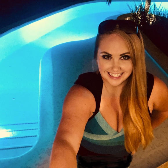 Meet your Posher, Caroline - Picture 1 of 11